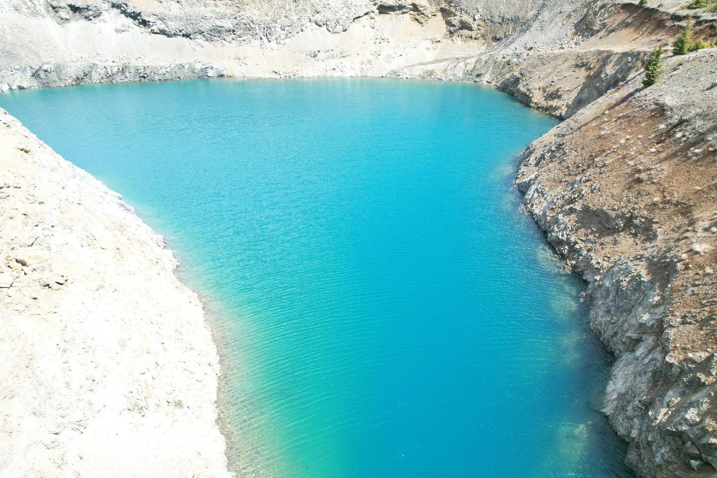 672671842 959742156446396 5963674411297850848 N