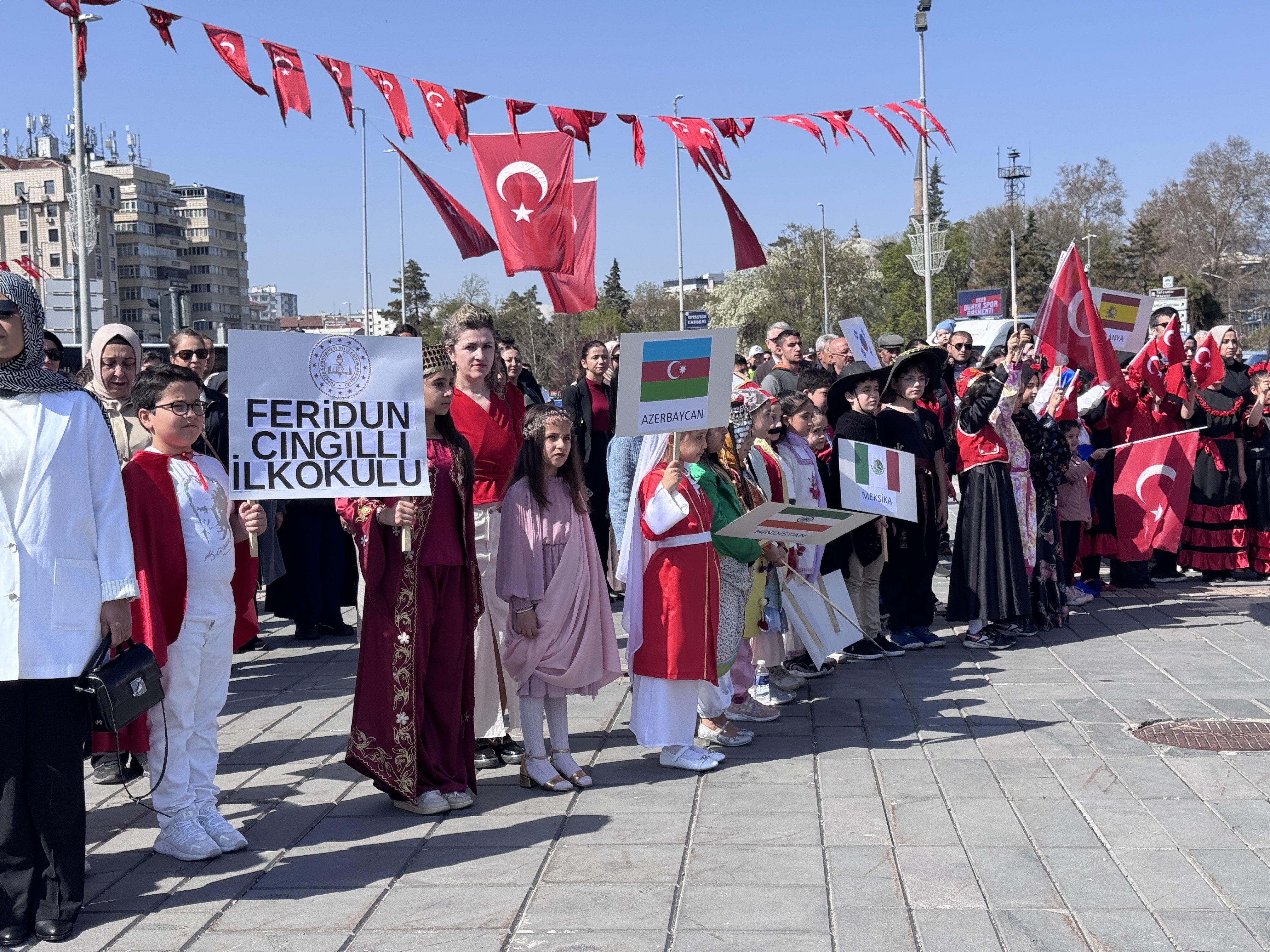 Esen: "Dün olduğu gibi bugün de güvenli limanlarımız okullarımızdır"
