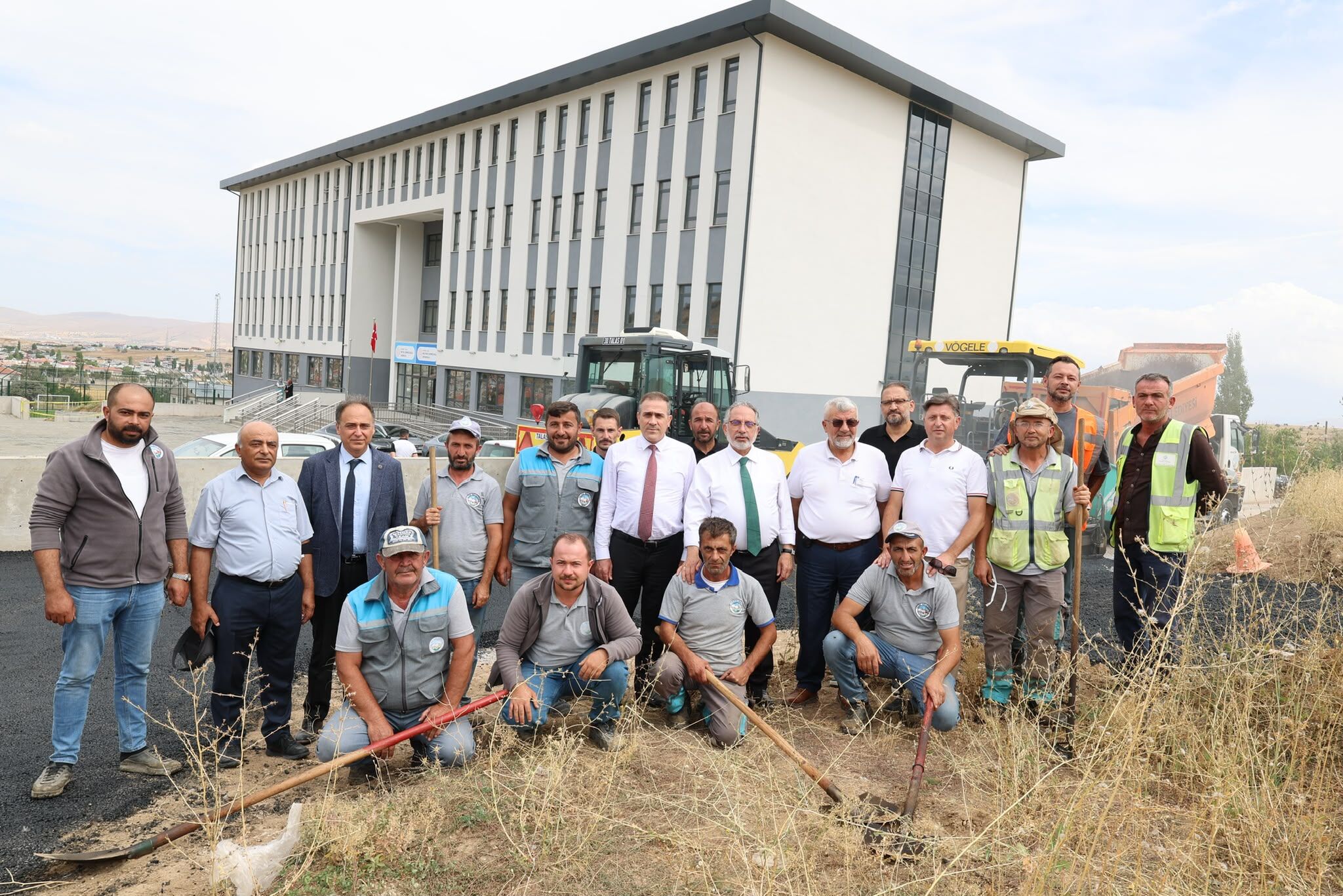 Başkan Yalçın Kepez'de yapımı tamamlanan okulu inceledi
